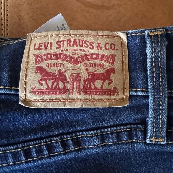 Levi’s Women’s 312 SHAPING SLIM Dark Wash Denim Jeans Sz  32x 30 - Picture 8 of 13